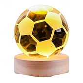 economico Luci notturne 3D-Lampada a sfera di cristallo 3D da 6 cm con disegno sportivo inciso: calcio, basket, badminton, tennis, luce notturna a LED alimentata tramite USB con base in legno per camera da letto, feste,