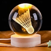 economico Luci notturne 3D-Lampada a sfera di cristallo 3D da 6 cm con disegno sportivo inciso: calcio, basket, badminton, tennis, luce notturna a LED alimentata tramite USB con base in legno per camera da letto, feste,