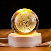 economico Luci notturne 3D-Lampada a sfera di cristallo 3D da 6 cm con disegno sportivo inciso: calcio, basket, badminton, tennis, luce notturna a LED alimentata tramite USB con base in legno per camera da letto, feste,