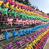 abordables Recreación al Aire Libre-100 unidades - Guirnalda de molinillos de viento de 4 hojas, molinillos de plástico coloridos, incluye 30 metros de hilo, perfectos para bodas, cumpleaños, fiestas y decoración de jardines.