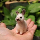  3 יחידות ארנבון לבד מחט ריאליסטי, בובת פרווה מיניאטורית מצמר בעבודת יד, מתנה רכה ומציאותית לחג אביב לילדים פעוטות, ארנבון לבן קטן לעיצוב הבית