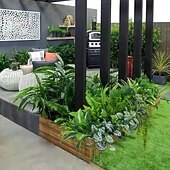 お買い得  人工植物と緑-16個の屋外用人工植物、UV耐性フェイク低木、プラスチック製グリーン、屋外屋内吊り下げ植物、庭、ポーチ、窓辺のプランター、ホームウェディング、ファームハウス装飾用フェイク植物