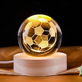 economico Luci notturne 3D-Lampada a sfera di cristallo 3D da 6 cm con disegno sportivo inciso: calcio, basket, badminton, tennis, luce notturna a LED alimentata tramite USB con base in legno per camera da letto, feste,