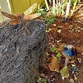 abordables Decoración del patio-Escultura decorativa de libélula 3D de metal oxidado para exteriores, adorno de insecto de jardín de libélula oxidado naturalmente adecuado para jardines exteriores, patios traseros y decoraciones de