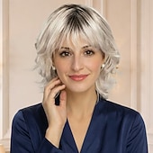 abordables perruque plus âgée-Perruque synthétique courte et chic pour femme - blonde platine avec racines foncées, ondulations souples et frange