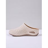 billige Tresko og tøfler til kvinner-Beige perforerte mulletresko til dame – komfortable slip-on hagesko for turgåing, hjemmebruk og sommerlig fritidsbruk