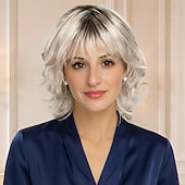 abordables perruque plus âgée-Perruque synthétique courte et chic pour femme - blonde platine avec racines foncées, ondulations souples et frange