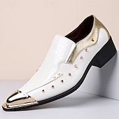 billige Loafers-Herresko i hvitt og gullfarget i kunstskinn med spisse pensko med metalltåhette og sidespennedetaljer. Luksuriøst, formelt fottøy for stilige menn, perfekt for bryllup og banketter.