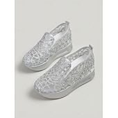abordables mariée-Baskets compensées blanches en dentelle pour femme - chaussures confortables à enfiler ornées de strass, idéales pour un mariage champêtre.