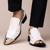 billige Loafers-Herresko i hvitt og gullfarget i kunstskinn med spisse pensko med metalltåhette og sidespennedetaljer. Luksuriøst, formelt fottøy for stilige menn, perfekt for bryllup og banketter.