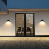 billige Vegglamper til utendørsbruk-2 stk. utendørs solcelledrevne IP65 vanntette LED-vegglamper med bevegelsessensor, vaskelys for hage, terrasse, gårdsplass, gjerde, trapper, veranda, terrasse, dekorativ utendørs LED-belysning med