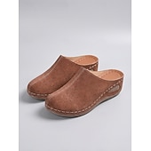billige Tresko og tøfler til kvinner-Beige perforerte mulletresko til dame – komfortable slip-on hagesko for turgåing, hjemmebruk og sommerlig fritidsbruk