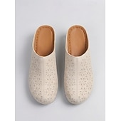 billige Tresko og tøfler til kvinner-Beige perforerte mulletresko til dame – komfortable slip-on hagesko for turgåing, hjemmebruk og sommerlig fritidsbruk
