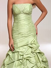 preiswerte Kleider für besondere Anlässe-Trompete / Meerjungfrau Quinceanera Abiball Formeller Abend Kleid Trägerlos Ärmellos Boden-Länge Satin Taft mit Geraffter Rock Perlenstickerei Seitlich drapiert 2021