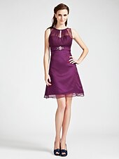 baratos Vestidos para Madrinhas-Princesa / Linha A Vestido de Madrinha Barco Pescoço Sem Manga Transparente Curto / Mini Chiffon com Detalhes em Cristal / Miçangas / Pregueado 2022