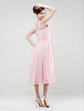 preiswerte Brautjungfernkleider-A-Linie Brautjungfernkleid V-Ausschnitt Ärmellos Offener Rücken Tee-Länge Chiffon mit Überkreuzte Rüschen / Plissee / Perlenstickerei 2022