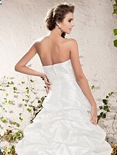 cheap Wedding Dresses-Hall Wedding Dresses A-Line Sweetheart Strapless Sleeveless Chapel Train Taffeta Bridal Gowns With 2025