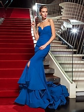abordables Bodas y eventos-Corte Trompeta / Sirena Estilo de Celebridad Inspirado por Emmy Festivos Fiesta de Cóctel Noche formal Vestido Sin Tirantes Sin Mangas Cola de Corte Gasa con Volantes Frontal Abierto 2021
