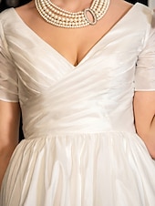 abordables Petites Robes Blanches-Robes de Mariage Simples A-Line V Col Sans Manches Traine Balai Satin Robes de Mariée Avec Poche robe pour impressionner