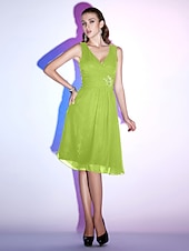 cheap Cocktail Dresses-A-Line Elegant Wedding Guest Cocktail Party Dress V Neck Sleeveless Knee Length Chiffon with Pleats Crystals 2022