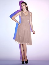 cheap Cocktail Dresses-A-Line Elegant Wedding Guest Cocktail Party Dress V Neck Sleeveless Knee Length Chiffon with Pleats Crystals 2022