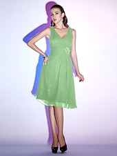 cheap Cocktail Dresses-A-Line Elegant Wedding Guest Cocktail Party Dress V Neck Sleeveless Knee Length Chiffon with Pleats Crystals 2022