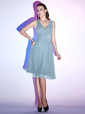 cheap Cocktail Dresses-A-Line Elegant Wedding Guest Cocktail Party Dress V Neck Sleeveless Knee Length Chiffon with Pleats Crystals 2022