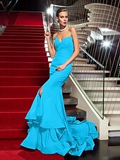 abordables Bodas y eventos-Corte Trompeta / Sirena Estilo de Celebridad Inspirado por Emmy Festivos Fiesta de Cóctel Noche formal Vestido Sin Tirantes Sin Mangas Cola de Corte Gasa con Volantes Frontal Abierto 2021