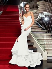 abordables Bodas y eventos-Corte Trompeta / Sirena Estilo de Celebridad Inspirado por Emmy Festivos Fiesta de Cóctel Noche formal Vestido Sin Tirantes Sin Mangas Cola de Corte Gasa con Volantes Frontal Abierto 2021