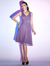 cheap Cocktail Dresses-A-Line Elegant Wedding Guest Cocktail Party Dress V Neck Sleeveless Knee Length Chiffon with Pleats Crystals 2022