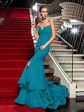 abordables Bodas y eventos-Corte Trompeta / Sirena Estilo de Celebridad Inspirado por Emmy Festivos Fiesta de Cóctel Noche formal Vestido Sin Tirantes Sin Mangas Cola de Corte Gasa con Volantes Frontal Abierto 2021