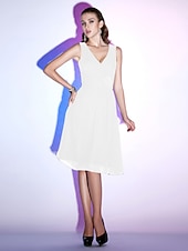 cheap Cocktail Dresses-A-Line Elegant Wedding Guest Cocktail Party Dress V Neck Sleeveless Knee Length Chiffon with Pleats Crystals 2022