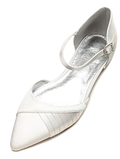 levne Družička-Bílé dámské lodičky s nízkým podpatkem a špičatou špičkou a páskem na kotník – svatební, společenské a společenské boty