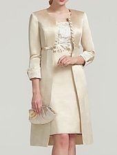 preiswerte Mit Jacke-Sakel Mutter der Braut Kleid Elegant Plus Size Quadrat-Ausschnitt Knie Länge Satin Spitze Kurzarm Wrap Eingeschlossen Jacke Kleider mit Falten Applikationen Derby Kleid Rennen Tag Kleid 2025