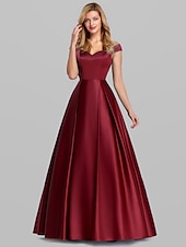 olcso Esküvői vendégruhák-Ball Gown Fekete Ruha Parti Ruha Elegáns Quinceanera Bál Ünnepi Ruha Vállnélküli Rövid Ujjú Padlóhosszig Sátoros Ráncokkal Ruha hogy lenyűgözzön