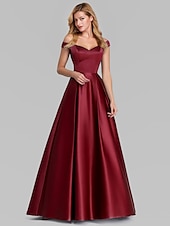olcso Esküvői vendégruhák-Ball Gown Fekete Ruha Parti Ruha Elegáns Quinceanera Bál Ünnepi Ruha Vállnélküli Rövid Ujjú Padlóhosszig Sátoros Ráncokkal Ruha hogy lenyűgözzön