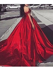 halpa punainen-Pallomekko Ilta-asu Ylellinen Mekko Ystävänpäivä Quinceanera Kappeli Juna Lyhythihainen Off-shoulder Satiini Applikaatioilla