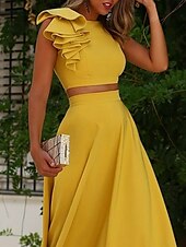 preiswerte Cocktailkleider-Strandhochzeit Zweiteilige Cocktailkleider Elegantes Kleid Abschlussfeier Verlobung knöchellang Ärmellos Juwel-Ausschnitt Herbst Hochzeitsgast Satin mit Rüschen einfarbige Kleider