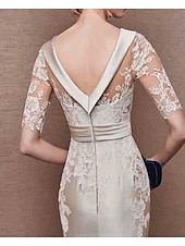 abordables Longueur du thé-Robe de mère de la mariée elle a une coupe ajustée invitée de mariage élégante vintage col bijou longueur genoux satin dentelle manches courtes avec appliqués robe de jour de course taille sur mesure