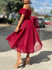 baratos Vestidos de Cocktail-Casamento na Praia Vestidos de Coquetel em A Linha Vestido Vintage Convidada de Casamento Comprimento Chá Sem Mangas Ombro à Mostra Tule com Pregas Vestidos Derby 2025