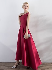 abordables Robes de fête-Robe de soirée en A Robe rouge verte Invité de mariage Tenue de fête Asymétrique Sans manches Col bijou Satin avec un style épuré pour impressionner 2025