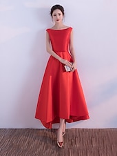 abordables Robes de fête-Robe de soirée en A Robe rouge verte Invité de mariage Tenue de fête Asymétrique Sans manches Col bijou Satin avec un style épuré pour impressionner 2025
