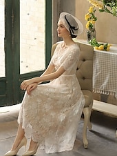 preiswerte Kleine weiße Kleider-Empfang kleines weißes Kleid Brautdusche Kleider Hochzeitskleider In Farbe Hochzeitskleider A-Linie Illusion Ausschnitt Halblange Ärmel Tee-Länge Spitze Brautkleider Mit Schleife  Bandapplikationen