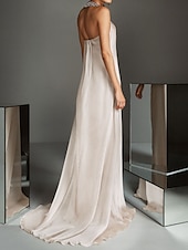 preiswerte WEISS-Sheath Abendkleid Schönes Rücken Kleid Hochzeitsgast Partymode Sweep  Brush Train Ärmellos Halter Dekolleté Chiffon mit Perlen Pailletten Drapierung 2025
