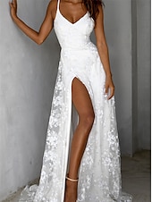 billige uformelle brudekjoler-Strand Bryllup Kjoler A-Line Camisole V Uten Ermer Spaghetti Stropper Court Train Blonder Bryllupskjoler Med Applikasjoner Splitt Front