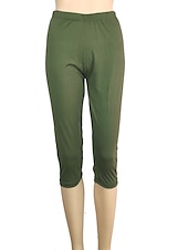 preiswerte Einfarbige Leggings-Damen Casual Sport Leggins Capri-Shorts Scrunch Hintern Shorts Elastische Taille Wadenlänge Hose Täglich Yoga elastisch Baumwollmischung Leicht Sport Hoher Taillenbund Schlank Graues Grün 7 Punkte