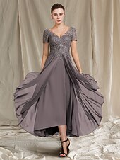 preiswerte Bodenlänge-A-Linie Mutter der Braut Kleid Hochzeitsgast Eleganter Plus-Size Hoch-Tief V-Ausschnitt Tee-Länge Chiffon Spitze Kurzarm mit Faltenapplikationen 2025 freie Maßanfertigung