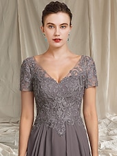 preiswerte Bodenlänge-A-Linie Mutter der Braut Kleid Hochzeitsgast Eleganter Plus-Size Hoch-Tief V-Ausschnitt Tee-Länge Chiffon Spitze Kurzarm mit Faltenapplikationen 2025 freie Maßanfertigung