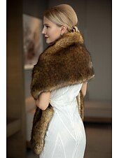 levne Kožešinová bolerka-Šály svatební přehozy elegantní aby vás udržely v teple bez rukávů svatební přehozy z umělé kožešiny s peřím pro svatební šaty na podzim a zimu aby ohromily