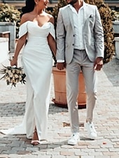 abordables robes de mariée décontractées-Robes de mariage simples décontractées Hall robe fourreau décolleté dégagé manches courtes traîne de cour satinée avec fente froncée avant 2025